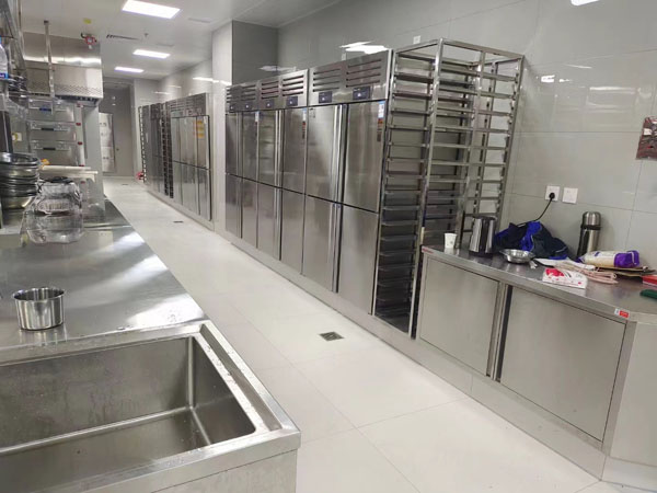 某餐厅厨房设备工程施工现场展示